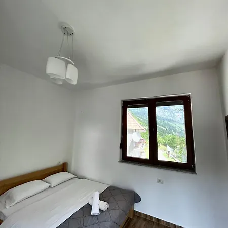 Lazer Cardaku Bed & Breakfast *
