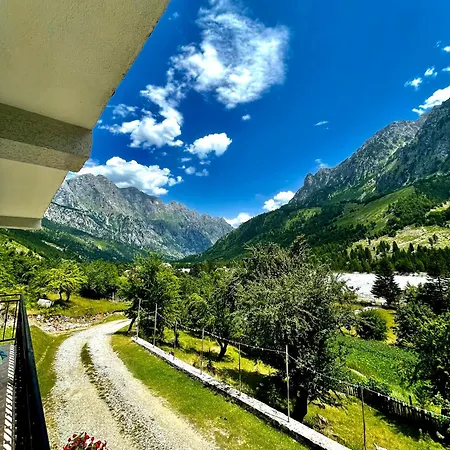 Lazer Cardaku Bed & Breakfast