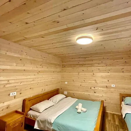 Lazer Cardaku Bed & Breakfast *