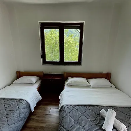 Lazer Cardaku Bed & Breakfast Valbone
