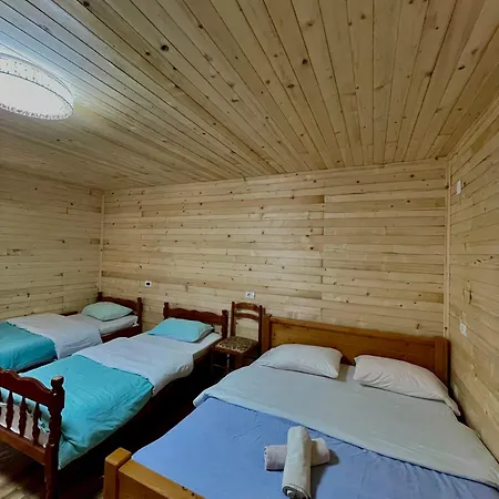 Lazer Cardaku Bed & Breakfast *