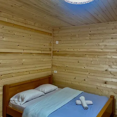 Couette-café Lazer çardaku 3*