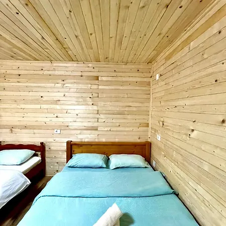 فندق مبيت وإفطار Lazer Cardaku فالبني