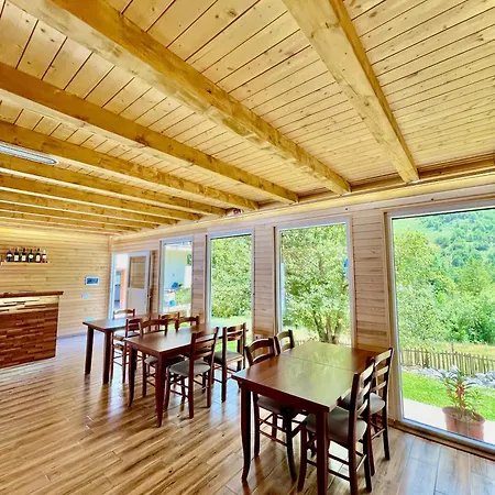 Lazer Cardaku Bed & Breakfast *
