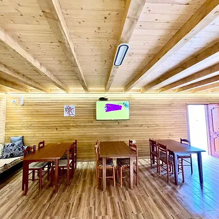 Lazer Cardaku Bed & Breakfast