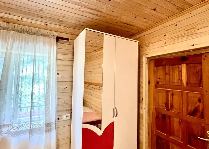 Lazer Cardaku B&B 발보너