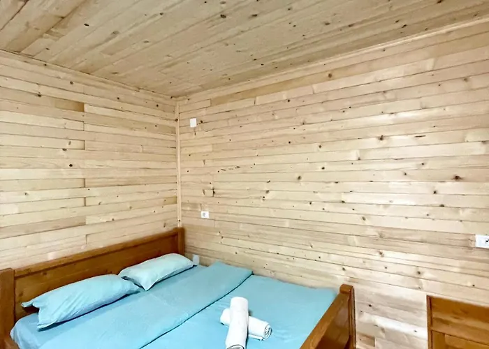 Lazer Cardaku B&B 3*